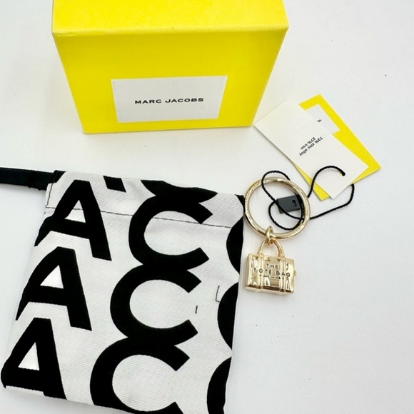 🆕️Marc Jacobs The Tote Bag Golden Charm With Dust Bag and Box NWT - Picture 7 of 8